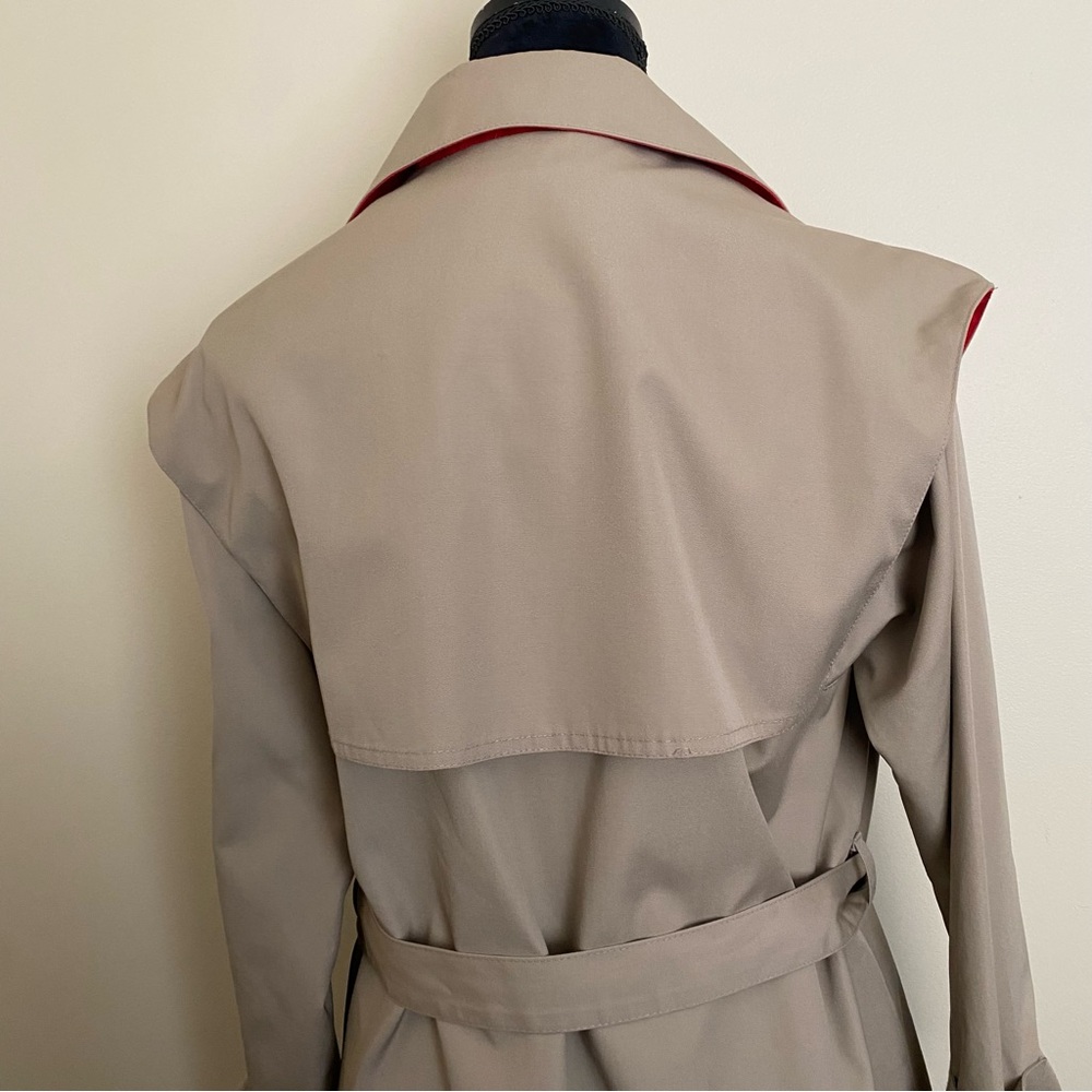 Women’s Trench Dress Coat size 8PET Beige w/ red details, tie waist, like new - Picture 3 of 16